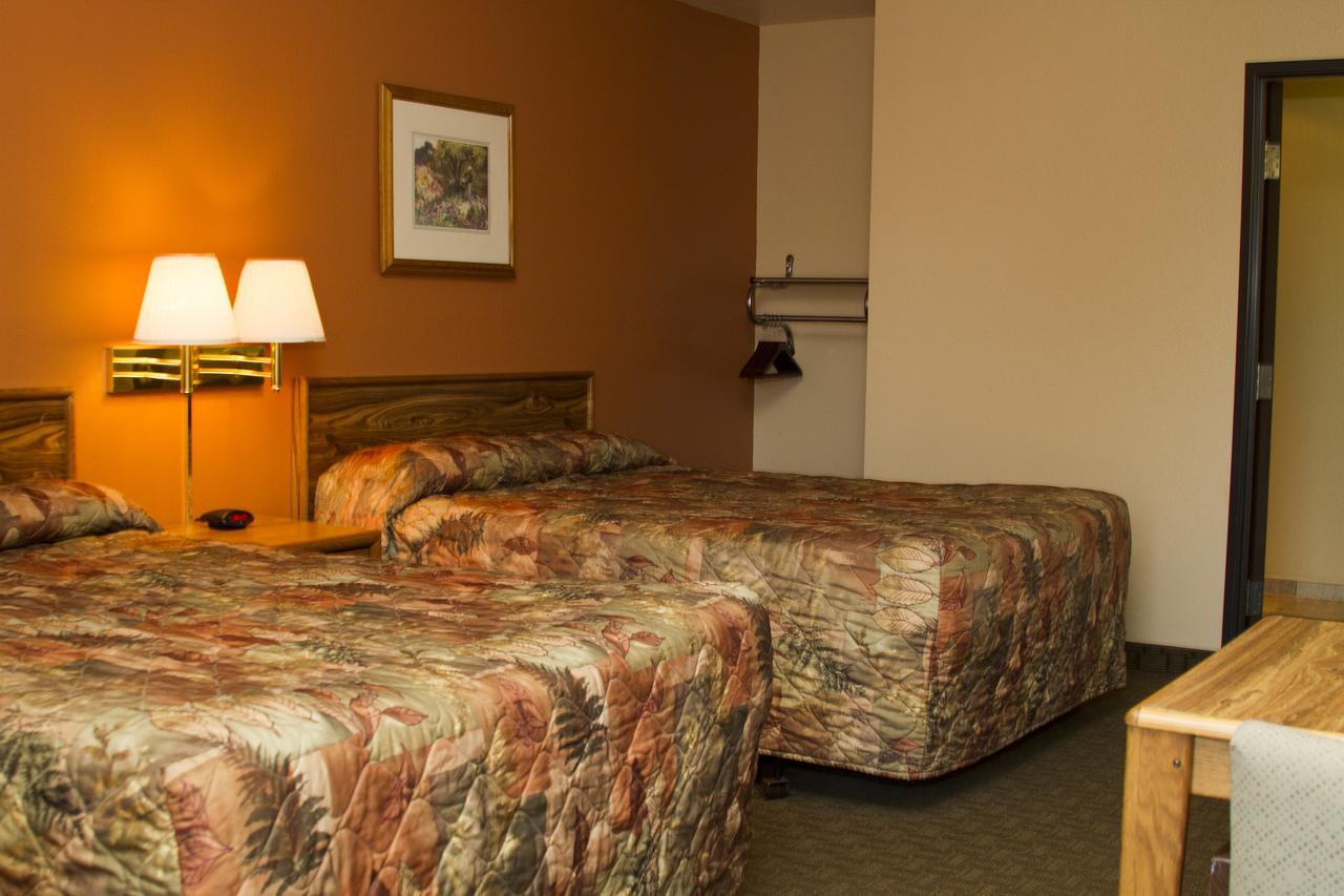Cottonwood Inn & Suites Phillipsburg Esterno foto