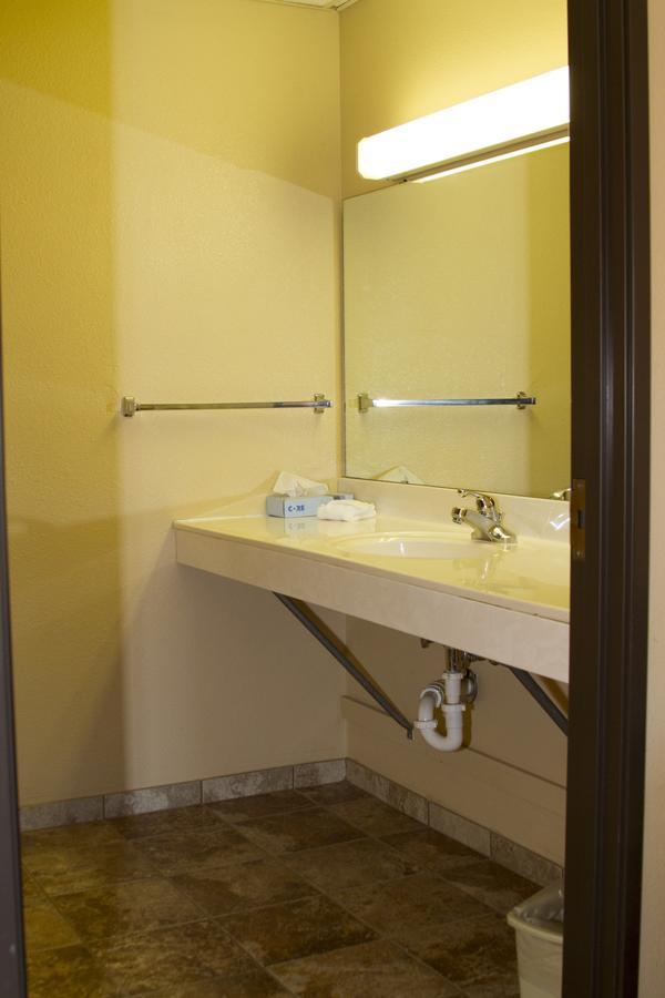 Cottonwood Inn & Suites Phillipsburg Esterno foto