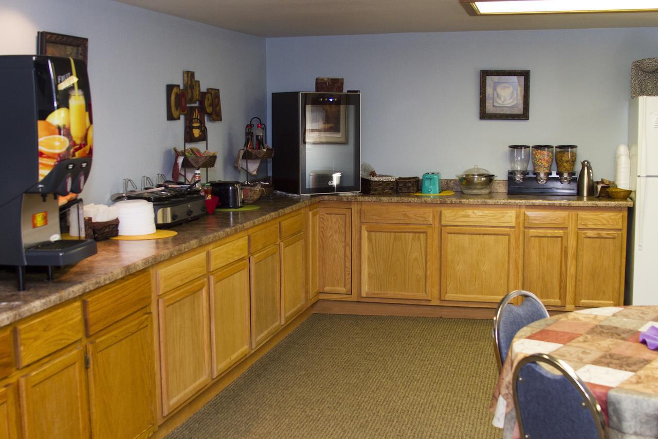 Cottonwood Inn & Suites Phillipsburg Esterno foto