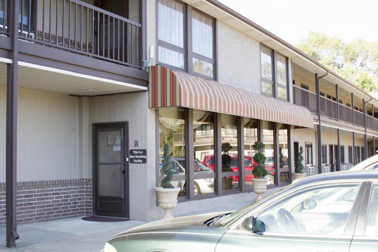 Cottonwood Inn & Suites Phillipsburg Esterno foto