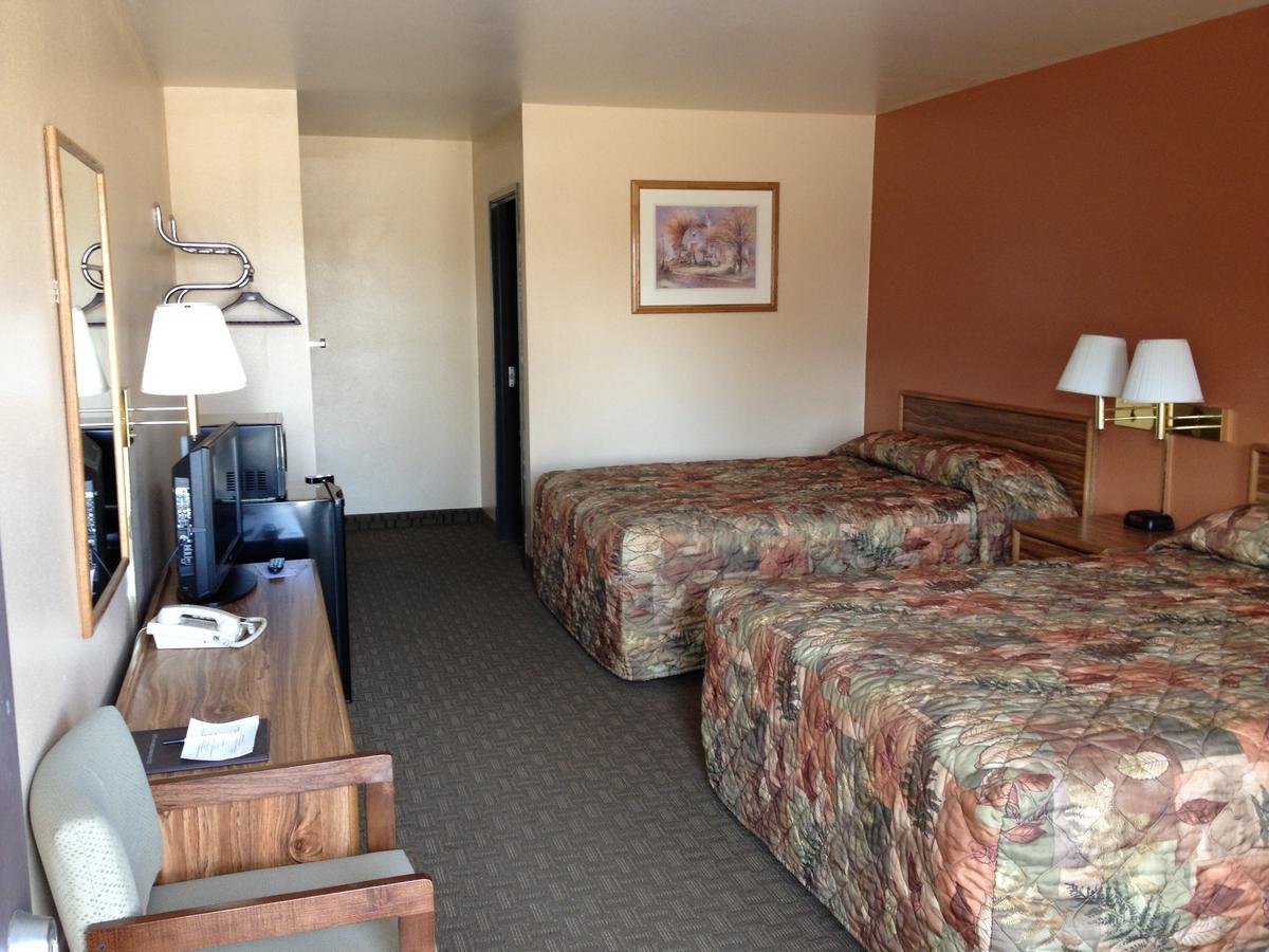 Cottonwood Inn & Suites Phillipsburg Esterno foto
